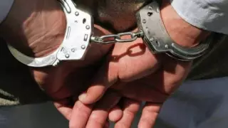 "Связал и требовал золото". Таксист напал на школьницу в Алматинской области