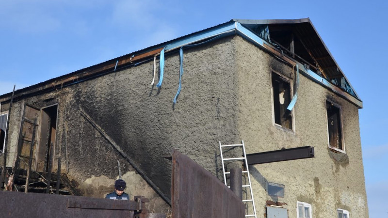 Две девочки погибли при пожаре в частном доме в Костанае