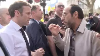 Прохожий высказал президенту Франции недовольство ростом цен