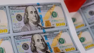 Курс доллара продолжает снижаться