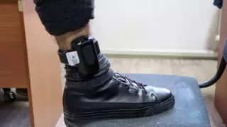 Электронные браслеты для контроля за осужденными показали в КУИС