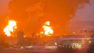 Вертолеты неизвестной принадлежности обстреляли нефтебазу в России