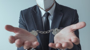 Брал деньги за увод от ответственности: сотрудник центра экспертизы получил 8 лет колонии