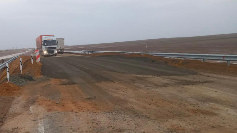 Размытый паводком участок трассы восстановили для движения авто в Актюбинской области