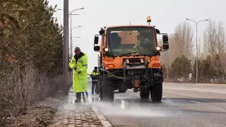 Промывка мостов, знаков и уборка улиц: весенняя саночистка ведется в Нур-Султане