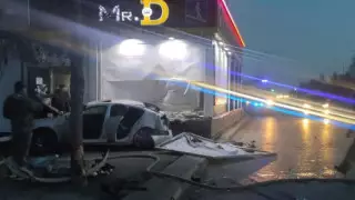 Водитель Lexus въехал в пиццерию в Костанае