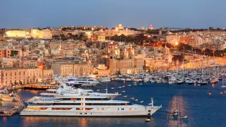 Евросоюз потребовал от Мальты прекратить выдачу "золотых паспортов"