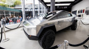 Илон Маск назвал дату выхода Cybertruck