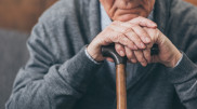 Постучал в дверь и ударил: 88-летнего пенсионера ограбили в Нур-Султане