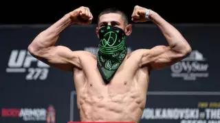 Чимаев был близок к первому поражению, но выиграл в UFC