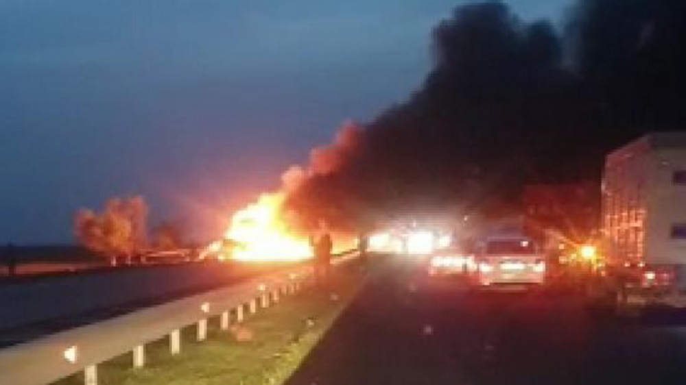 Большегруз из России сгорел на трассе в Туркестанской области