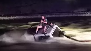 Мужчина хотел переехать реку на машине в Талдыкоргане и застрял