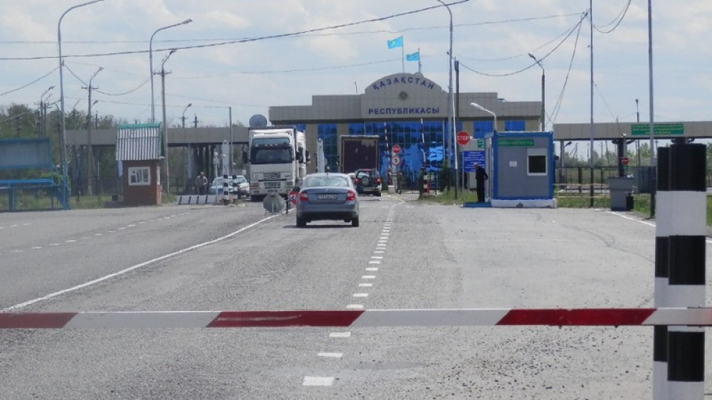 Казахстан снимает ограничения по сухопутной границе с 3 странами