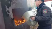 Полицейские сожгли более 200 килограммов наркотиков в Костанае