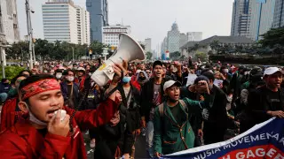 Индонезийские студенты митингуют против продления президентского срока