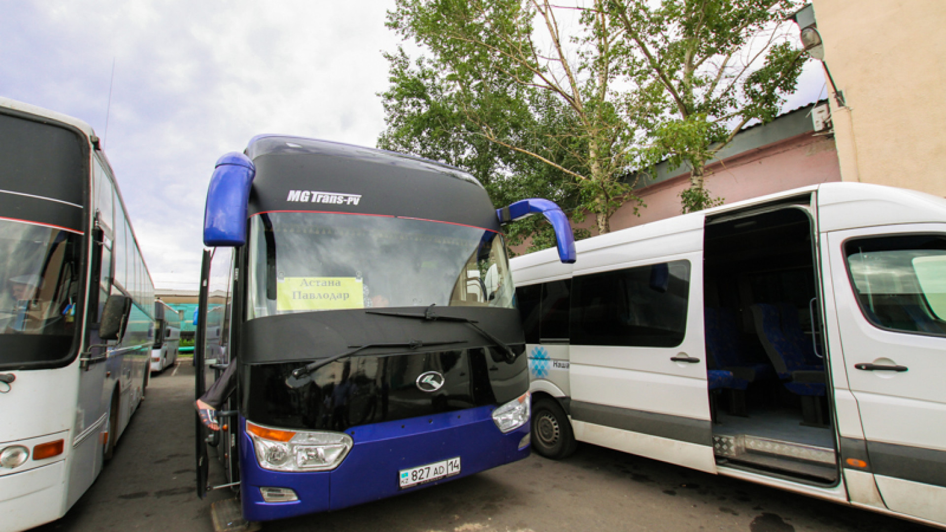 В Актобе не могут возобновить автобусные перевозки в Россию из-за нехватки  машин: 13 апреля 2022 09:37 - новости на Tengrinews.kz