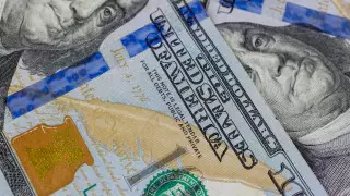 Курс доллара снизился почти на 2 тенге