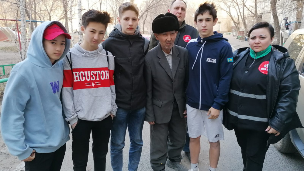 Объявленного в розыск пенсионера нашли в яме и спасли школьники в Павлодаре