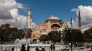 Повреждения появились на стенах и воротах мечети Айя-София в Стамбуле