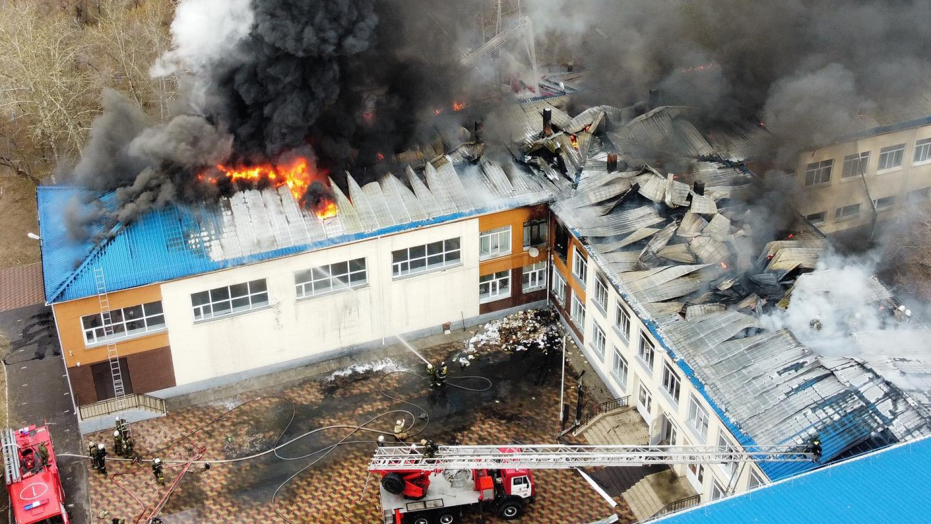 Что произошло со школами. Павлодар школа 28. Пожар в школе. Возгорание в здании школы. Крупные пожары в образовательных учреждениях.