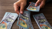 Курс доллара опустился ниже 444 тенге