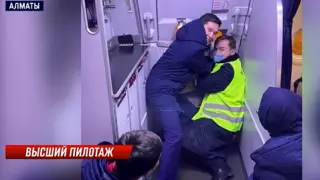 "Они говорили, что сожгут самолет, если не откроем им дверь" - пилот о январских событиях