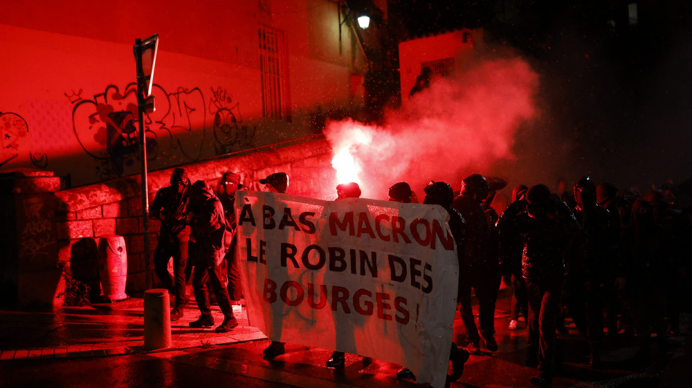 Протесты вспыхнули во Франции после победы Макрона на выборах