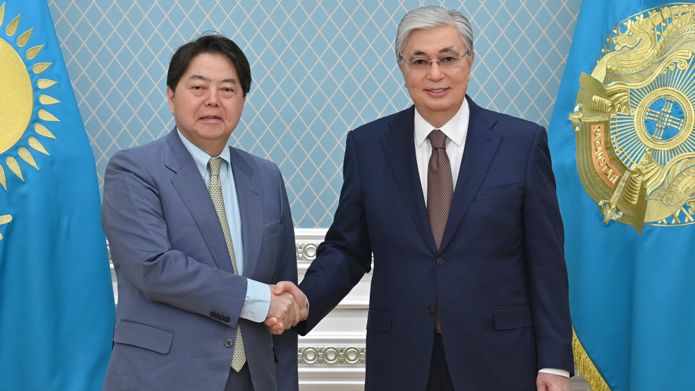 Президент Токаев принял министра иностранных дел Японии