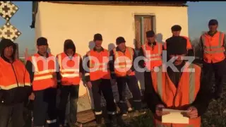 "Пассажиры окажутся в опасности". Охранники ж/д переезда в ЗКО обратились к Президенту