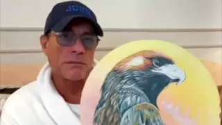 Картина Карипбека Куюкова пополнила коллекцию Жан-Клода Ван Дамма