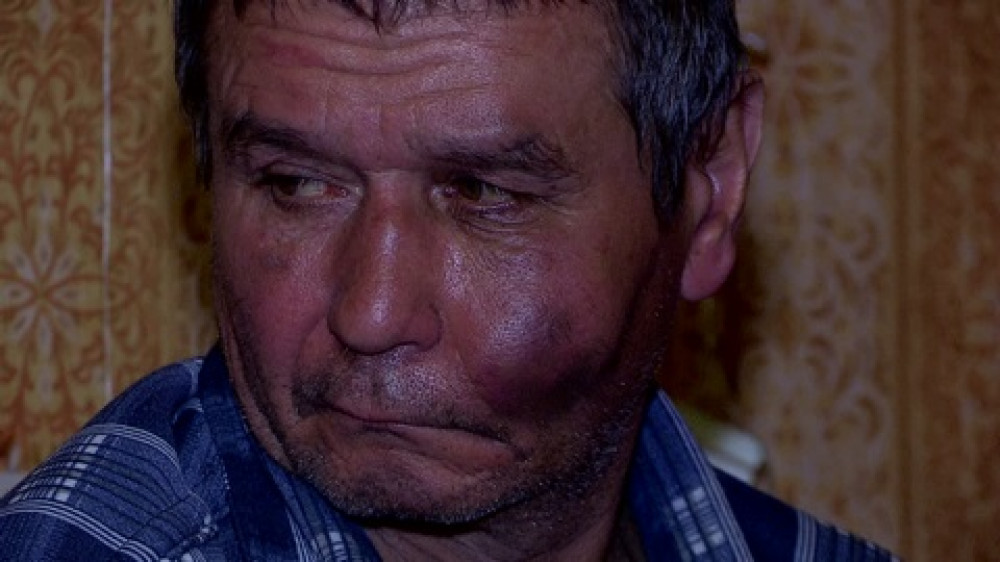 Избившего пенсионеров полицейского уволили в Шымкенте