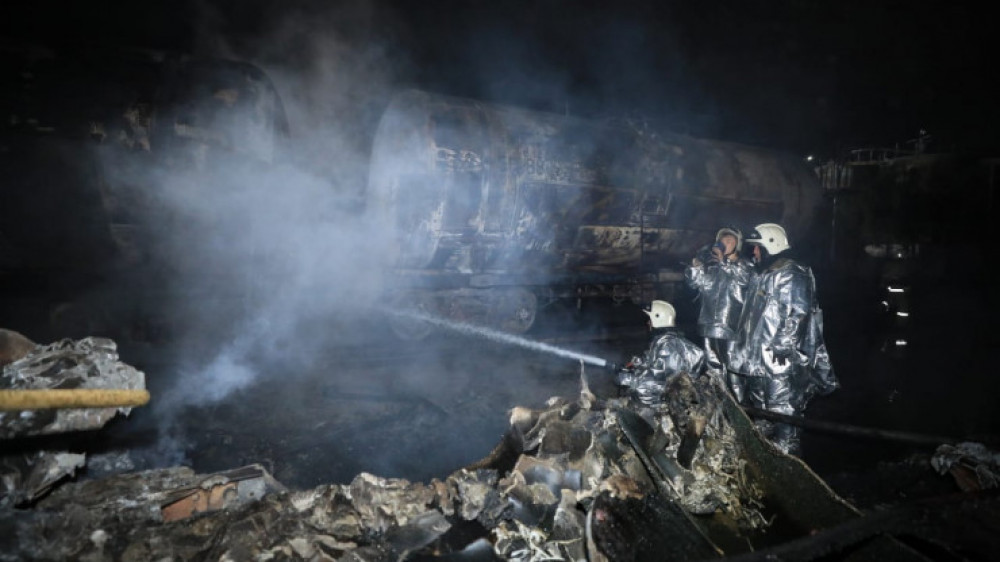 Пожарные предотвратили взрыв на промзоне в Алматы