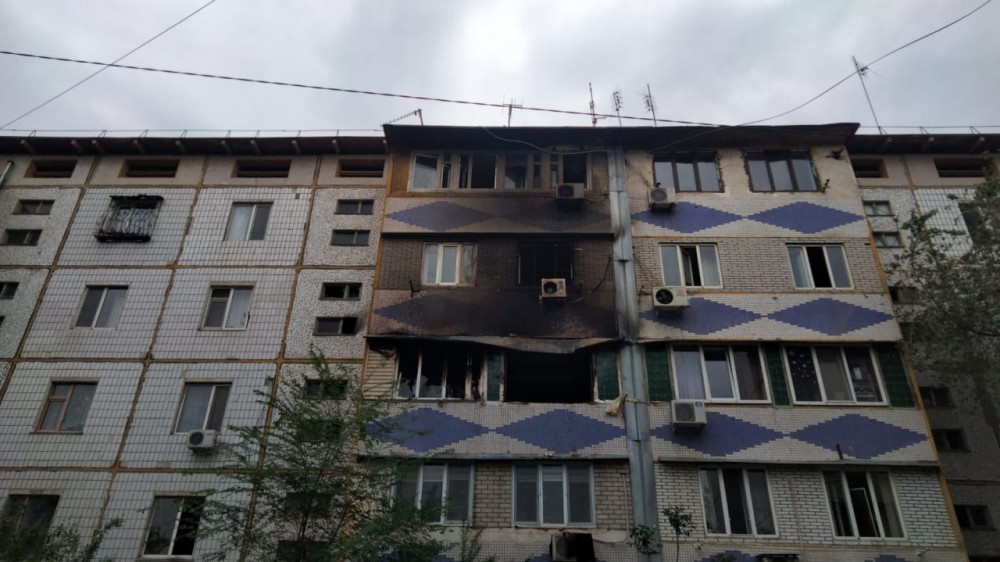 Пожар уничтожил квартиру матери-одиночки с шестью детьми в Шымкенте