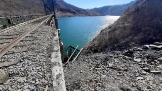 Падение в Иртыш вагонов с рудой и шлаком в ВКО: завершена проверка