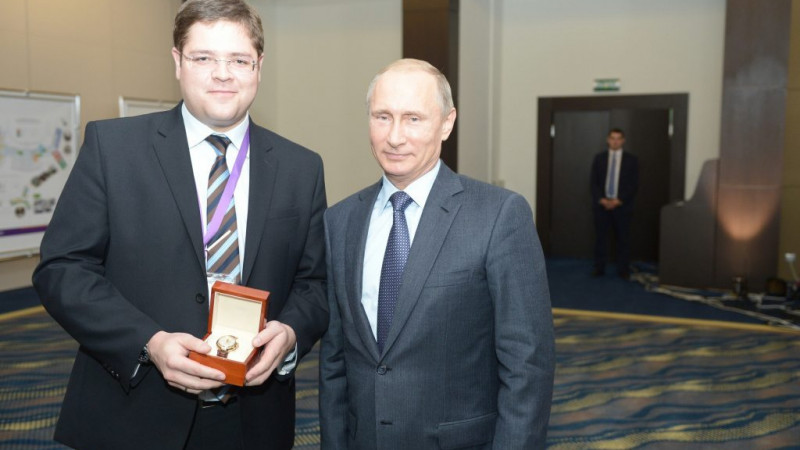 Сергей Кочережко получил награду из рук Владимира Путина. © sgpress.ru