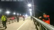 Спасение девушки на мосту сняли на видео в Усть-Каменогорске
