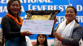 "Королева Эвереста" покорила вершину в рекордный десятый раз