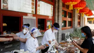 Как могут выглядеть следующие 5 лет: ученые наметили 3 вероятных исхода пандемии