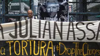 Сотни сторонников Ассанжа устроили протест на улицах Лондона