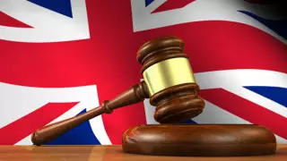 Женщина отсудила 93 тысячи долларов у коллег, не позвавших ее на вечеринку