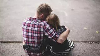 Немецкие ученые установили пользу объятий для женщин