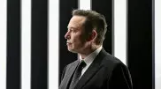 SpaceX выплатила компенсацию стюардессе, обвинившей Маска в домогательствах - СМИ