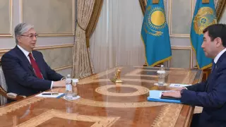 Президент Токаев принял спикера Мажилиса Кошанова