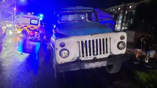 Водитель грузовика насмерть сбил девушку в Алматы