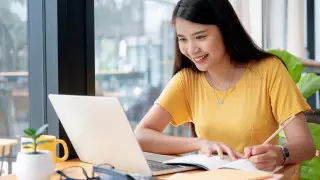 Число выезжающих учиться за рубеж снижается в разы - министр образования