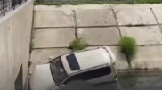 Выпускник самовольно сел за руль  Lexus и упал в канал с водой в Таразе
