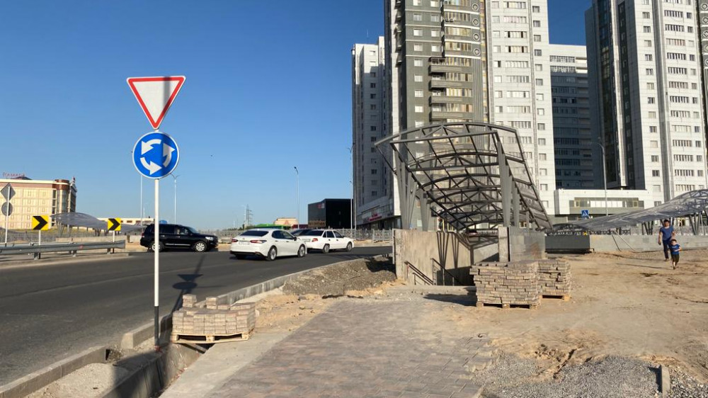 Водители и пешеходы пожаловались на необустроенность новой развязки в Шымкенте