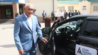 Отцу рядового, погибшего при теракте в Актобе в 2016 году, подарили автомобиль