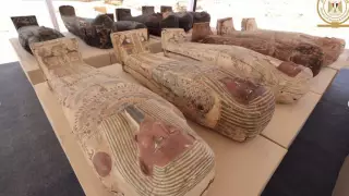 Сотни древних саркофагов обнаружили в Египте