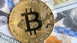 Цена биткоина превысила 30 тысяч долларов